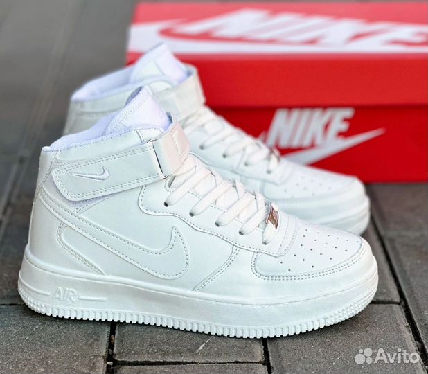 Кроссовки новые