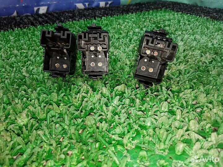 Кнопка стеклоподъемника Toyota Hilux