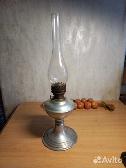 Старинный керасиновый фонарь