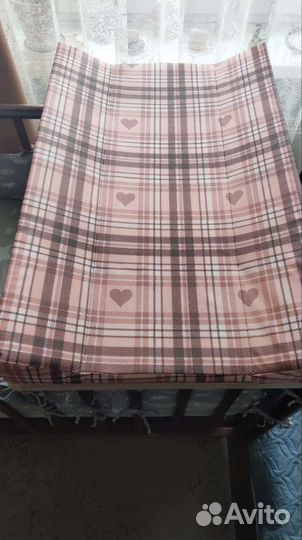 Пеленальная доска на кроватку