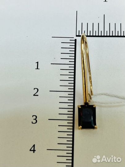 Золотые серьги с камнем