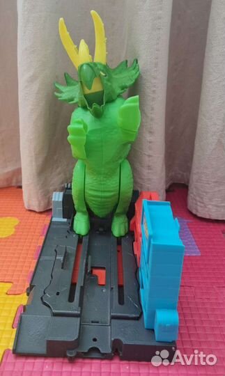 Набор HOT wheels Сокрушительный Трицератопс