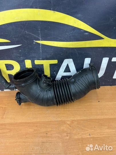 Патрубок воздушного фильтра Kia Quoris 1 G8BE