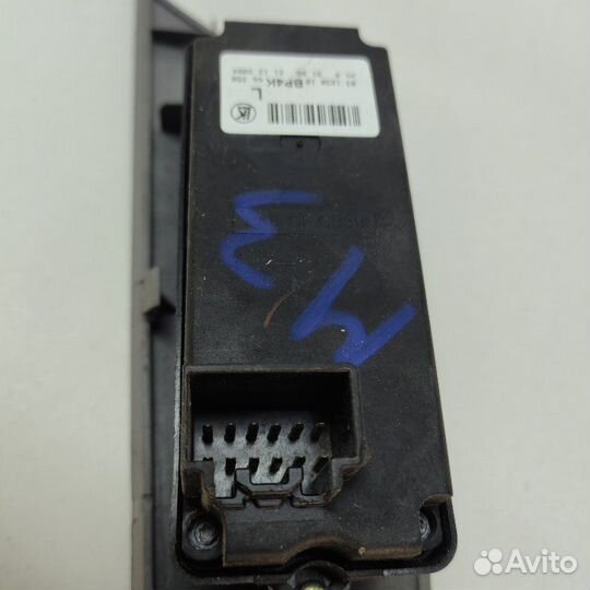 Блок управления стеклоподъемниками передний левый