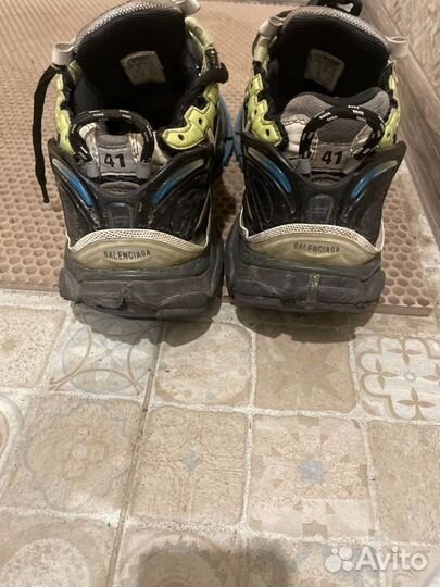 Balenciaga runner на руках