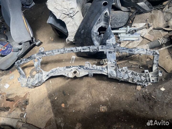 Панель передняя (телевизор) Ford Focus 2 2008-2011