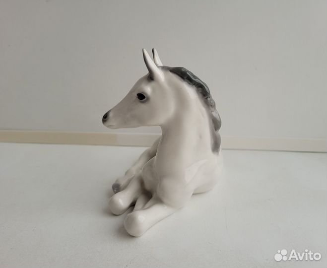 Фарфоровая статуэтка СССР - Белая лошадь. лфз