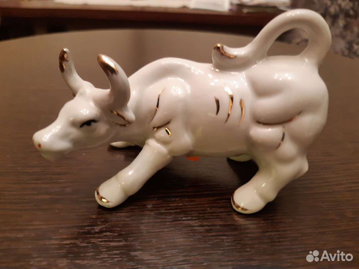 Фигурка фарфоровая новая