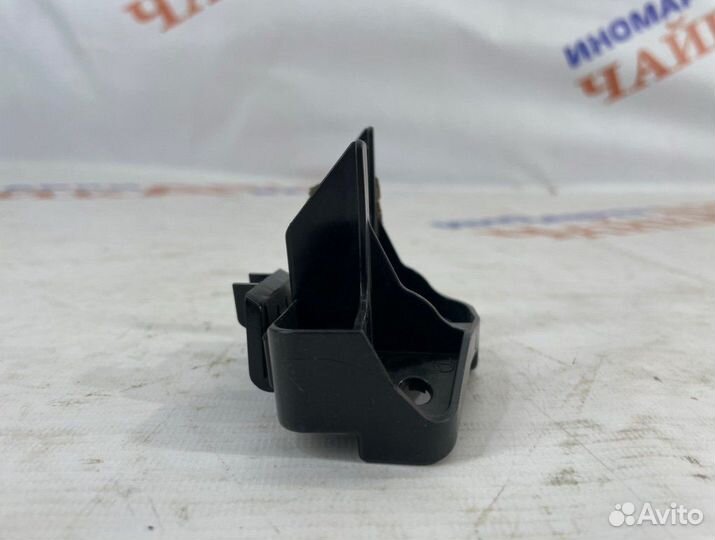 Кронштейн фары левый Toyota Land Cruiser Prado