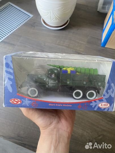 Модель автомобиля ЗИЛ-157 Happy New Year SSM