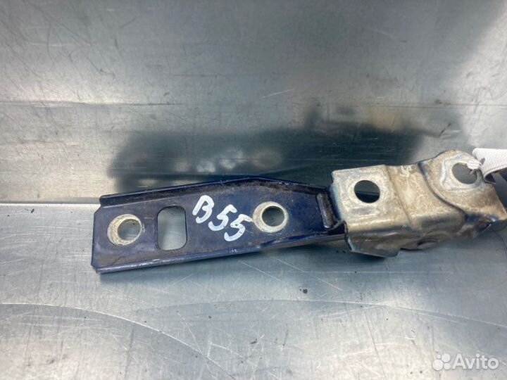 Петля капота правая Volkswagen Golf 4 1997-2005