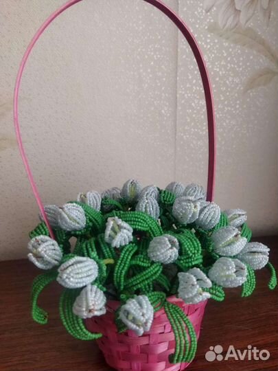 Корзина цветов из бисера