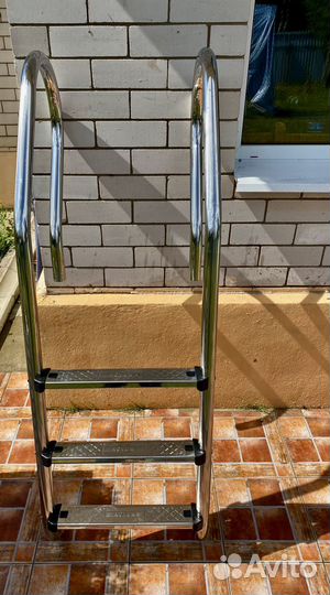 Лестница стальная для бассейна