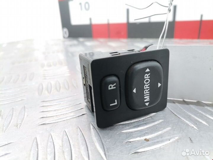 Кнопка (выключатель) Toyota Hilux 7 2008