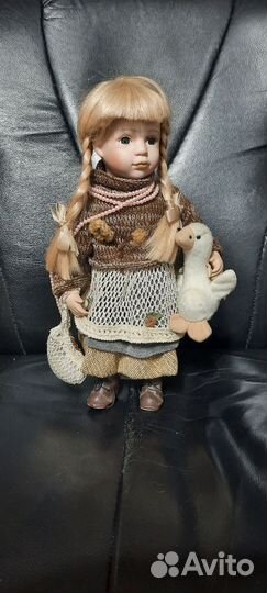 Кукла фарфоровая коллекционная