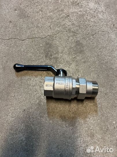 Кран с американкой 32 bugatti