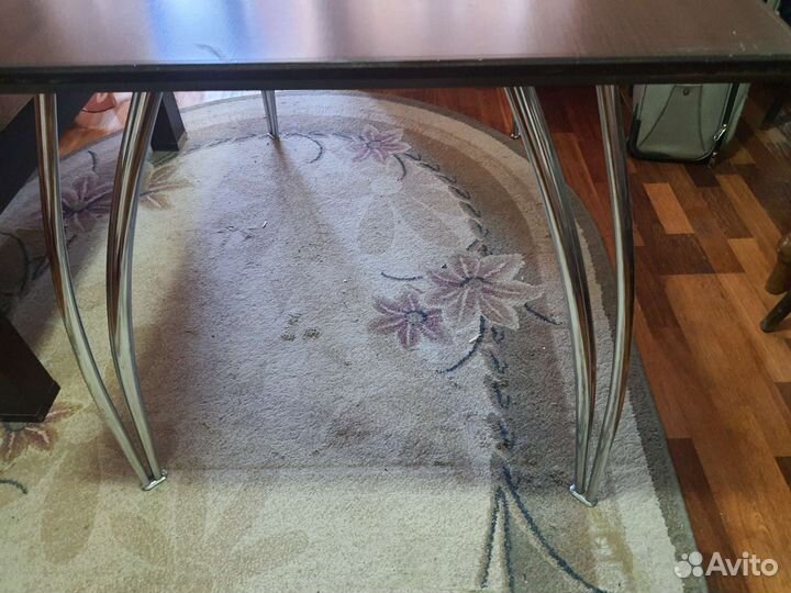 Кухонный стол