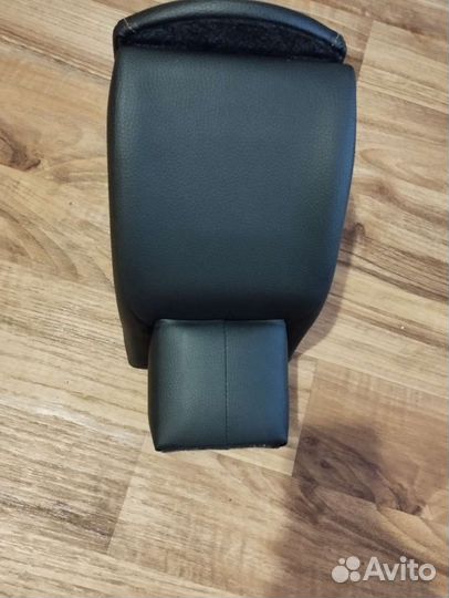 Подлокотник на hyundai solaris 1