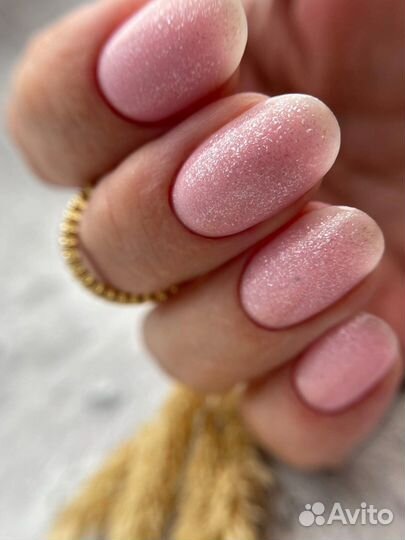 Модель на Маникюр с покрытием гель лак