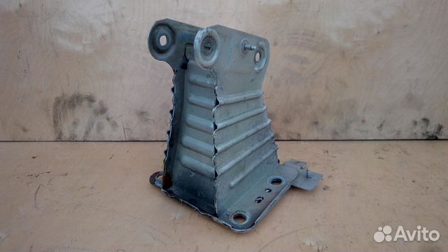 Кронштейн переднего усилителя левый Зафира Б