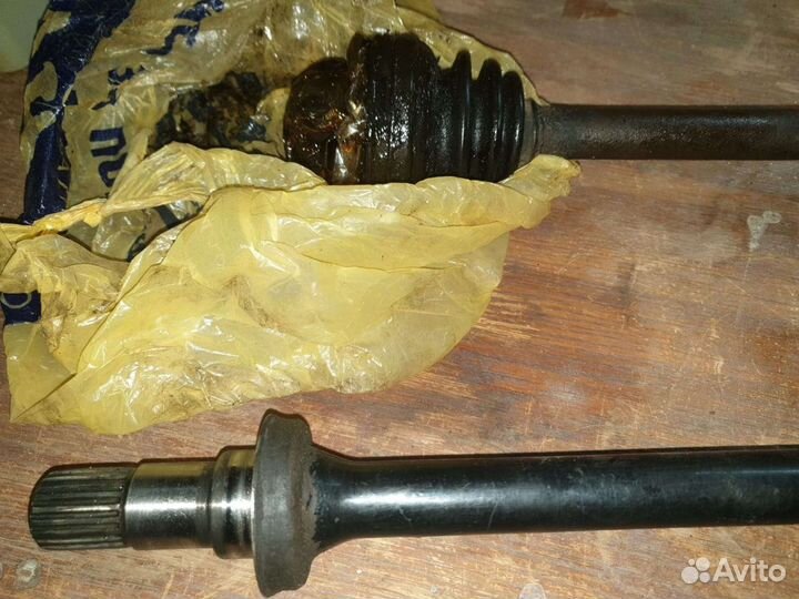 Левый привод Toyota Avensis t22