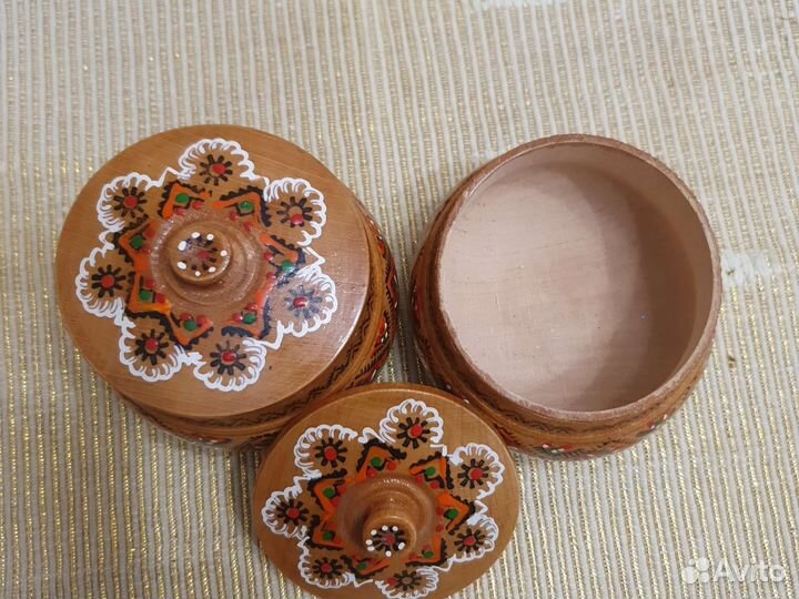 Деревянная шкатулка