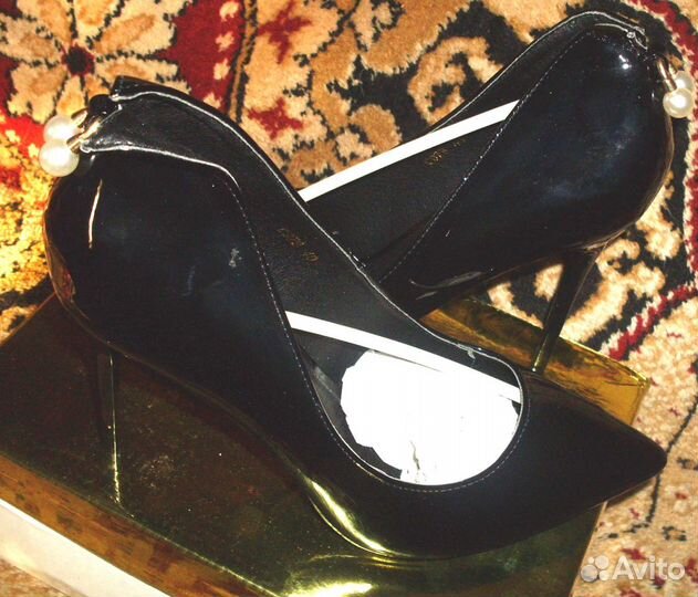 Нарядные лакированные туфли