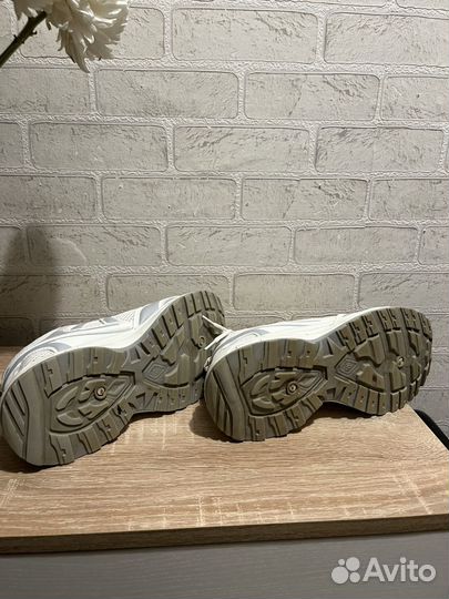 Кроссовки женские белые