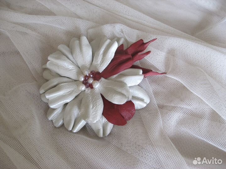 Брошь из натуральной кожи арт. К-02