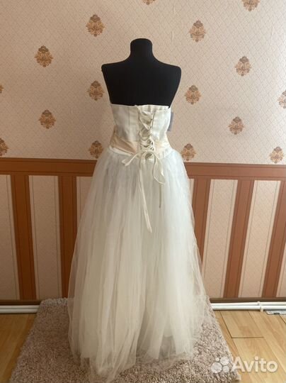 Свадебное платье р.44. Новое. Этикетка