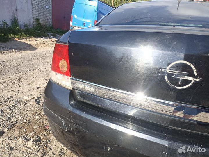 Крышка багажника Opel Aastra H седан