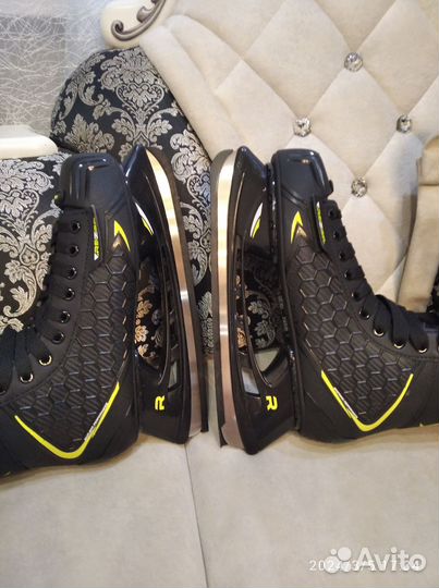 Коньки хоккейные