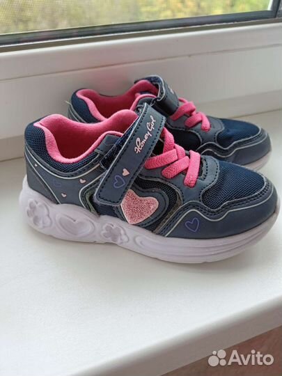 Кроссовки для девочки 28