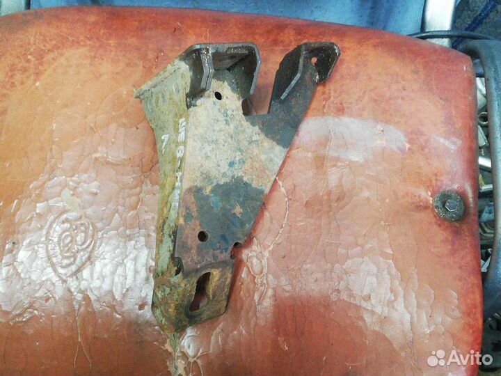 Кронштейн двигателя Нива Шевроле