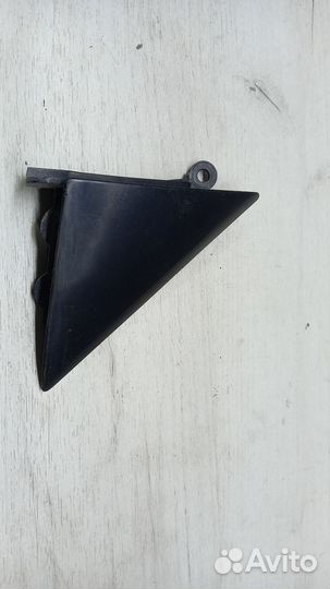 Наружная накладка передней правой стойки Nissan Se