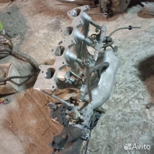 Входной коллектор с дроссельной заслонкой