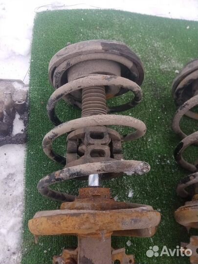 Амортизатор передний, пружина Renault Laguna 1