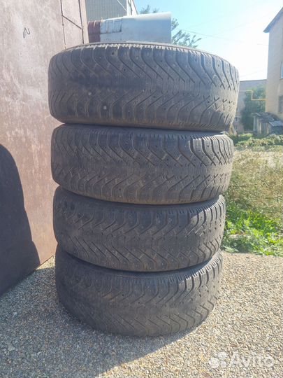 Goodyear UltraGrip 500 235/60 R18 107T