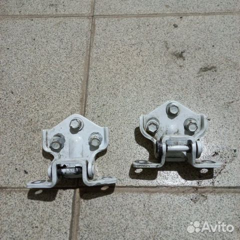 Петля двери передняя левая Hyundai Hd78 D4DD 2010