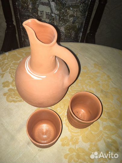 Глиняный кувшин для вина