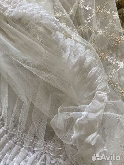 Штора с золотистым орнаментом на итальянской сетке