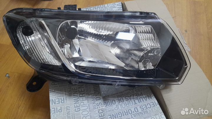 Фара правая Renault Logan 2, Sandero 2