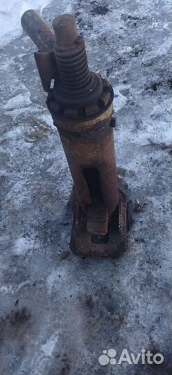 Домкрат железнодорожный