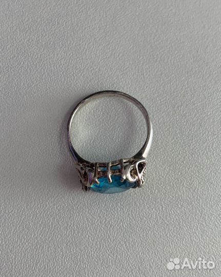 Серебряное кольцо с камнем 925