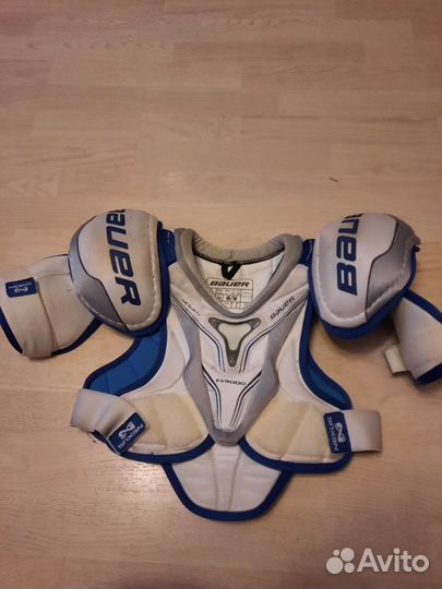 Нагрудник хоккейный bauer 10- 12 лет