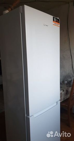 Холодильник новый indesit