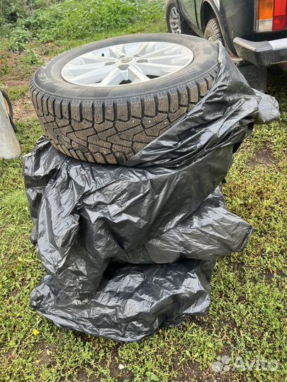 R16 Pirelli Ice Zero 215/60, PCD 5x114.3 DIA 60.1