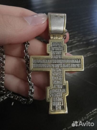 Крест и цепь