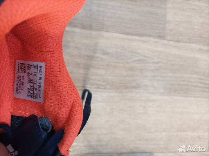 Футбольные бутсы adidas