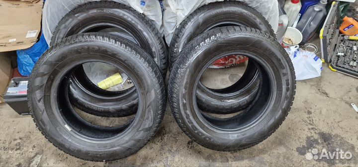 Goodyear UltraGrip Ice+ 215/65 R16 98T